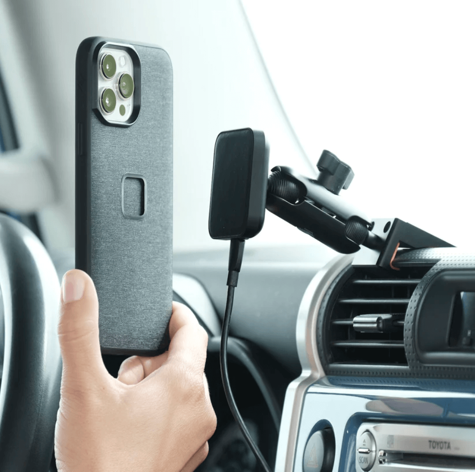 2007-2014 Toyota FJ Cruiser Magnetic Charging Phone Mount