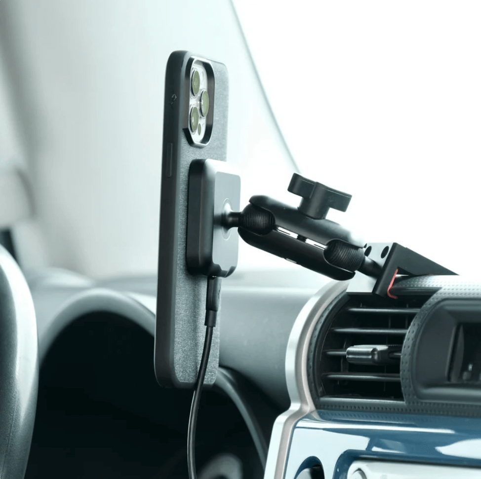 2007-2014 Toyota FJ Cruiser Magnetic Charging Phone Mount