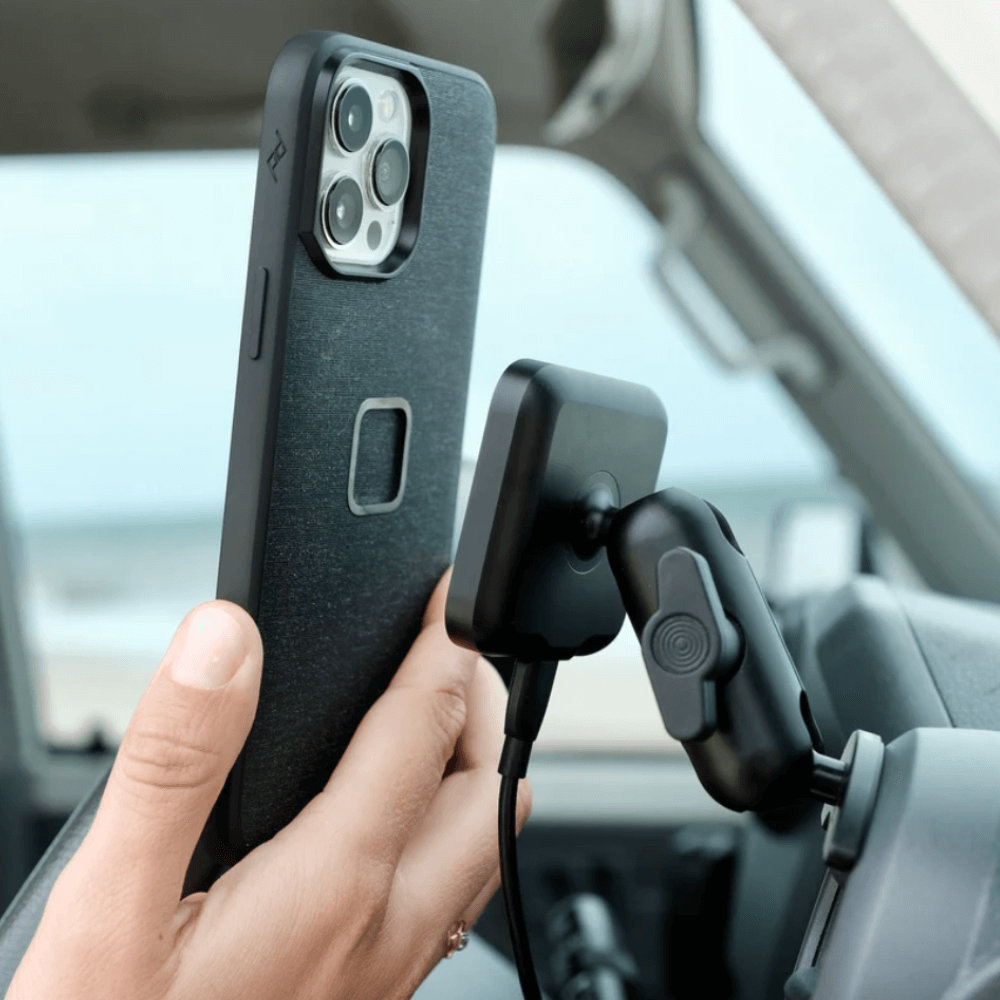 2007-2023 Toyota Land Cruiser 70 Magnetic Charging Phone Mount