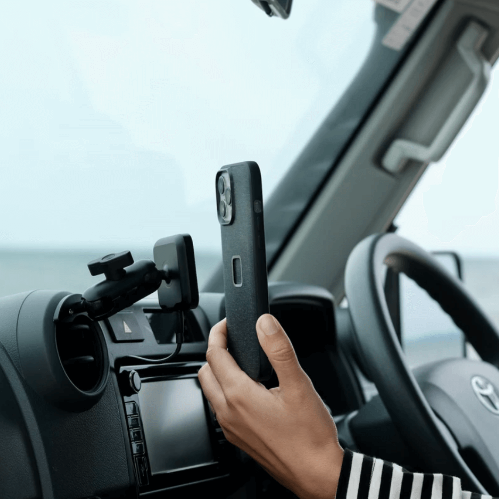 2007-2023 Toyota Land Cruiser 70 Magnetic Charging Phone Mount