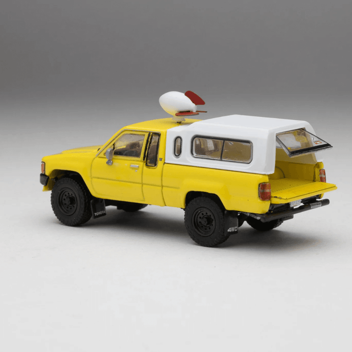 Toyota Hilux Xtracab SR5 4x4 Work Truck Exclusive GCD 1/64