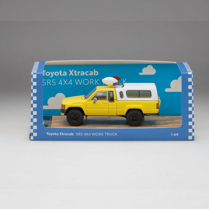 Toyota Hilux Xtracab SR5 4x4 Work Truck Exclusive GCD 1/64