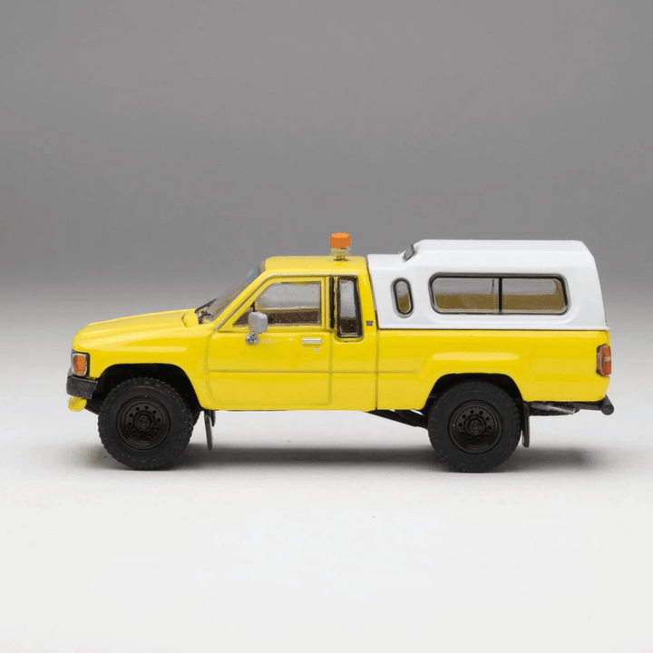 Toyota Hilux Xtracab SR5 4x4 Work Truck Exclusive GCD 1/64