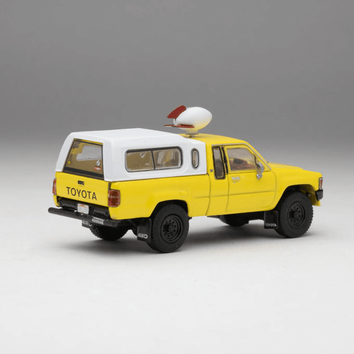 Toyota Hilux Xtracab SR5 4x4 Work Truck Exclusive GCD 1/64