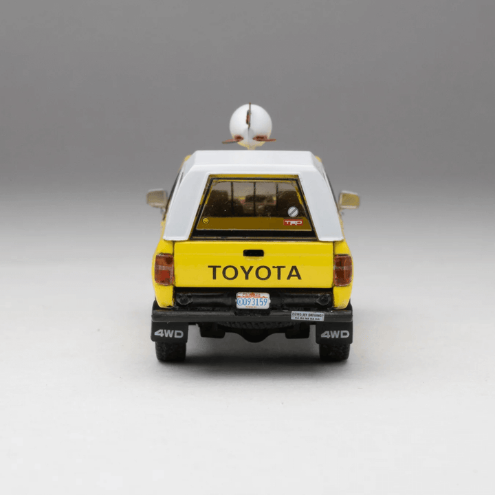 Toyota Hilux Xtracab SR5 4x4 Work Truck Exclusive GCD 1/64