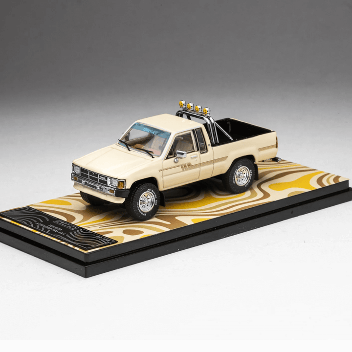 Toyota 1985 Hilux SR5 Xtracab Exclusive 1/64 Beige with Accessories