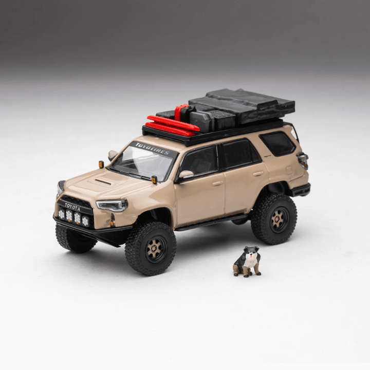 Toyota 4Runner Pre-Runner (Madpews) Exclusive GCD 1/64 with dog and accessories