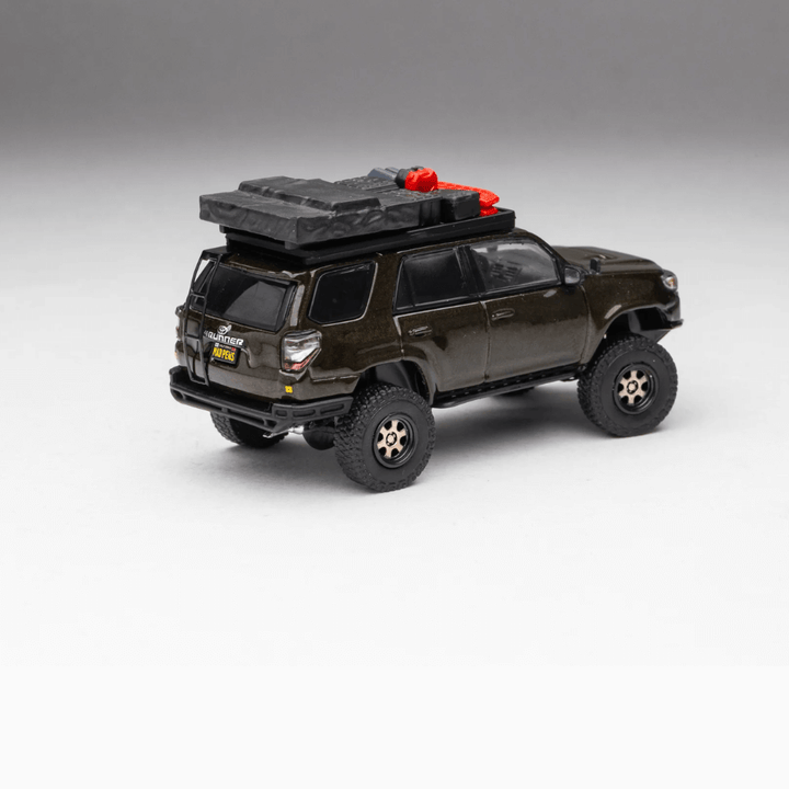 Toyota 4Runner Pre-Runner (Madpews) Exclusive GCD 1/64 with dog and accessories
