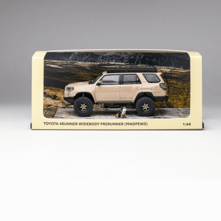 Toyota 4Runner Pre-Runner (Madpews) Exclusive GCD 1/64 with dog and accessories