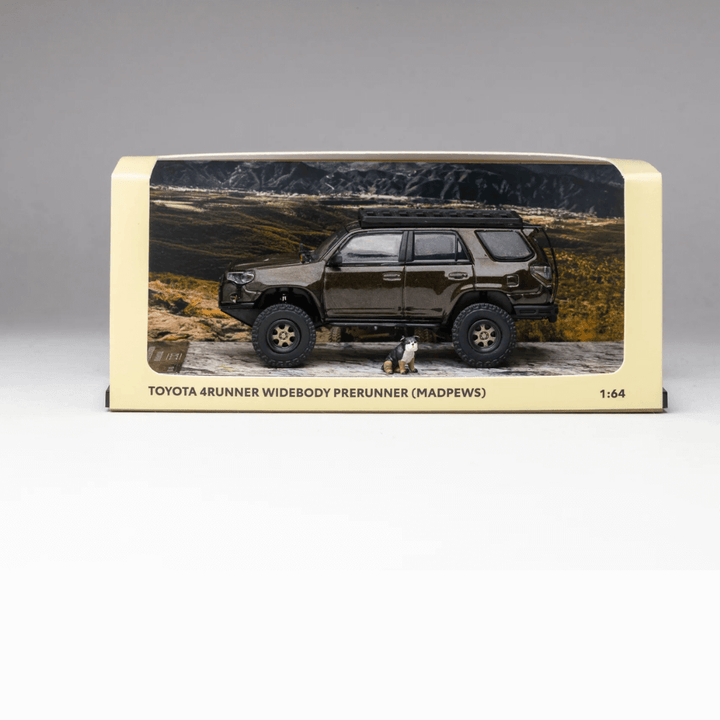 Toyota 4Runner Pre-Runner (Madpews) Exclusive GCD 1/64 with dog and accessories