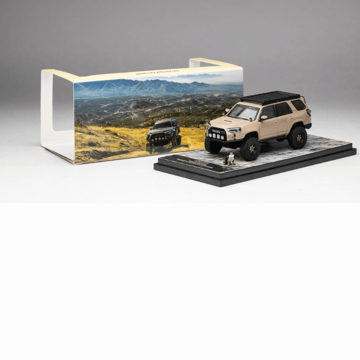 Toyota 4Runner Pre-Runner (Madpews) Exclusive GCD 1/64 with dog and accessories