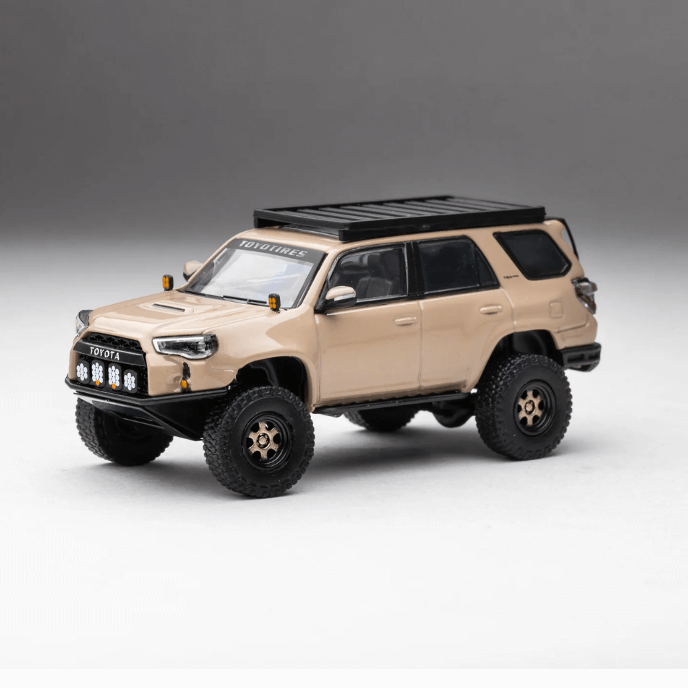 Toyota 4Runner Pre-Runner (Madpews) Exclusive GCD 1/64 with dog and accessories