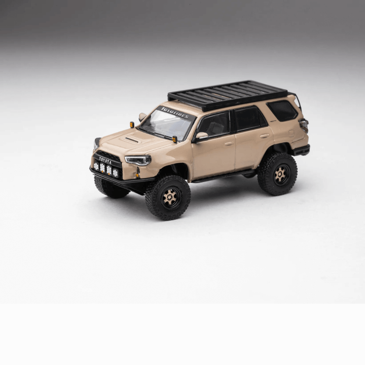 Toyota 4Runner Pre-Runner (Madpews) Exclusive GCD 1/64 with dog and accessories