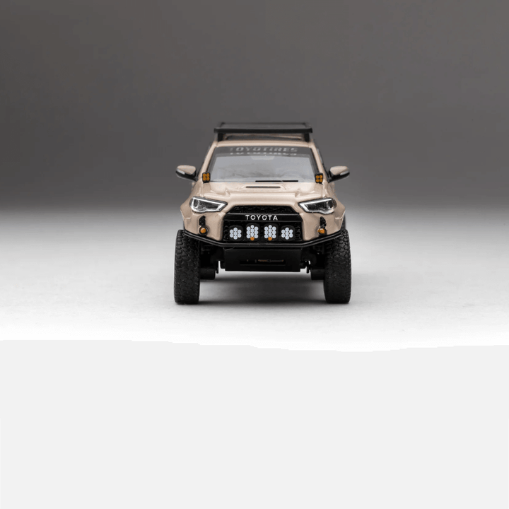 Toyota 4Runner Pre-Runner (Madpews) Exclusive GCD 1/64 with dog and accessories