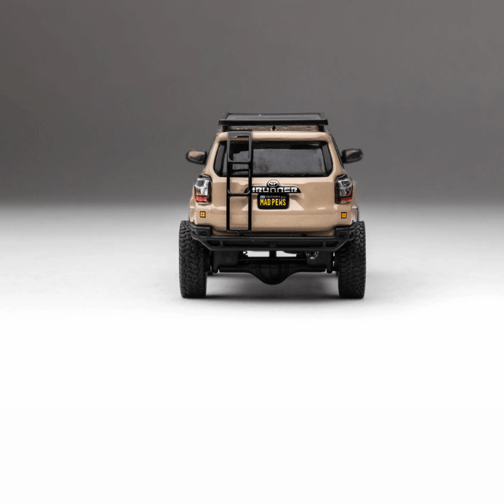 Toyota 4Runner Pre-Runner (Madpews) Exclusive GCD 1/64 with dog and accessories