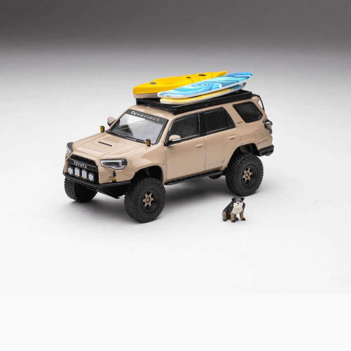 Toyota 4Runner Pre-Runner (Madpews) Exclusive GCD 1/64 with dog and accessories
