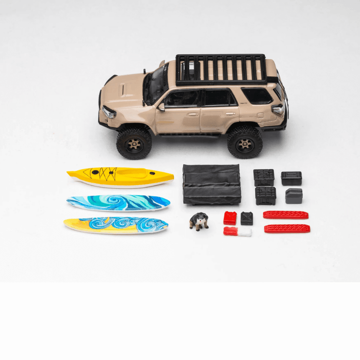 Toyota 4Runner Pre-Runner (Madpews) Exclusive GCD 1/64 with dog and accessories