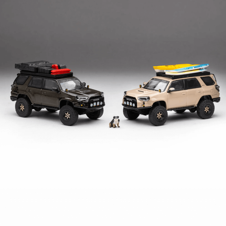 Toyota 4Runner Pre-Runner (Madpews) Exclusive GCD 1/64 with dog and accessories