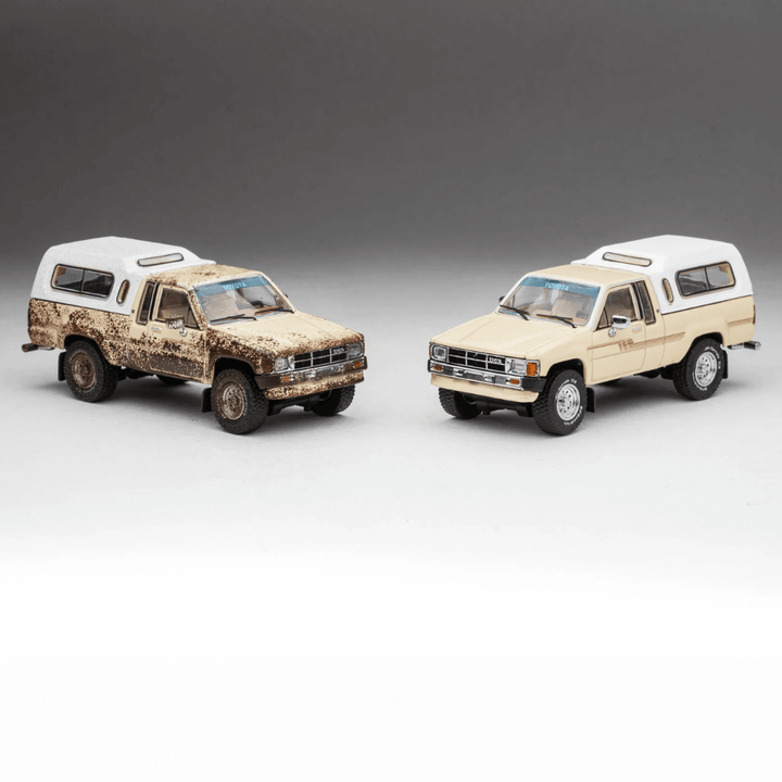 Toyota 1985 Hilux SR5 Xtracab Exclusive 1/64 Beige with Accessories