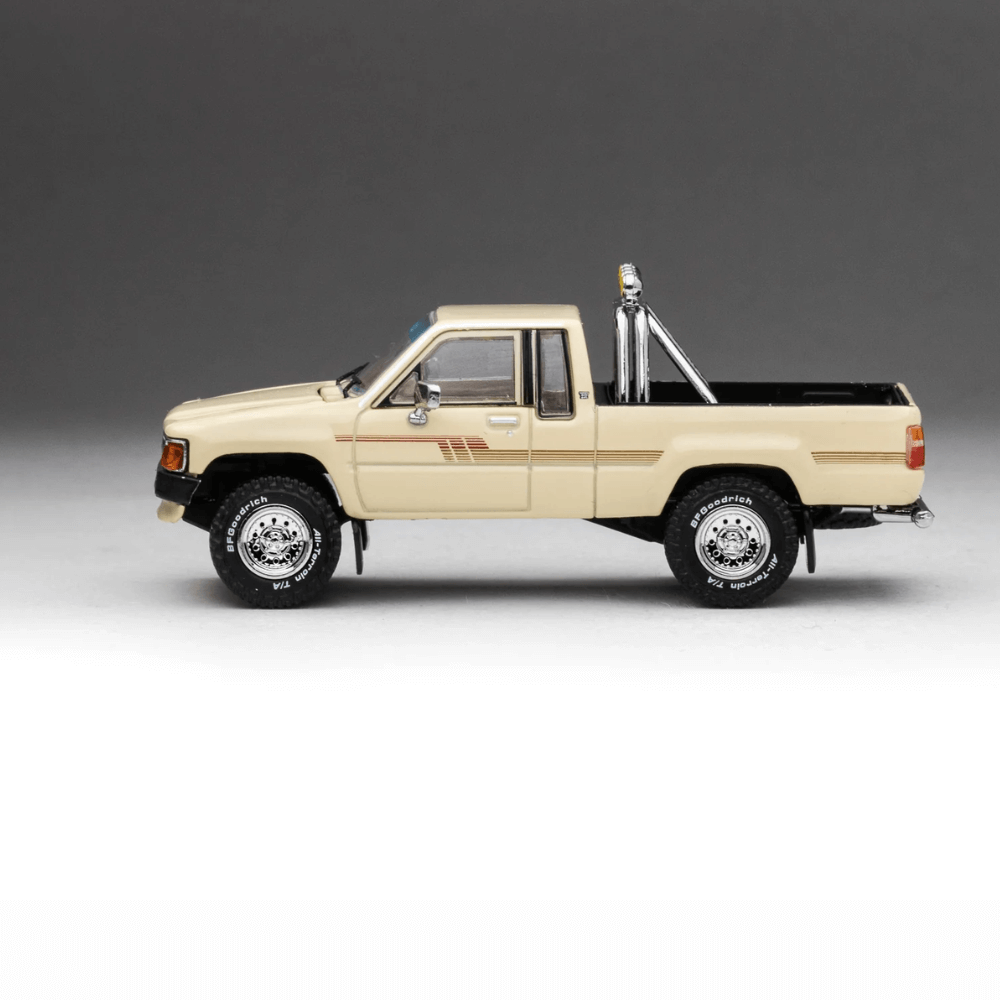 Toyota 1985 Hilux SR5 Xtracab Exclusive 1/64 Beige with Accessories