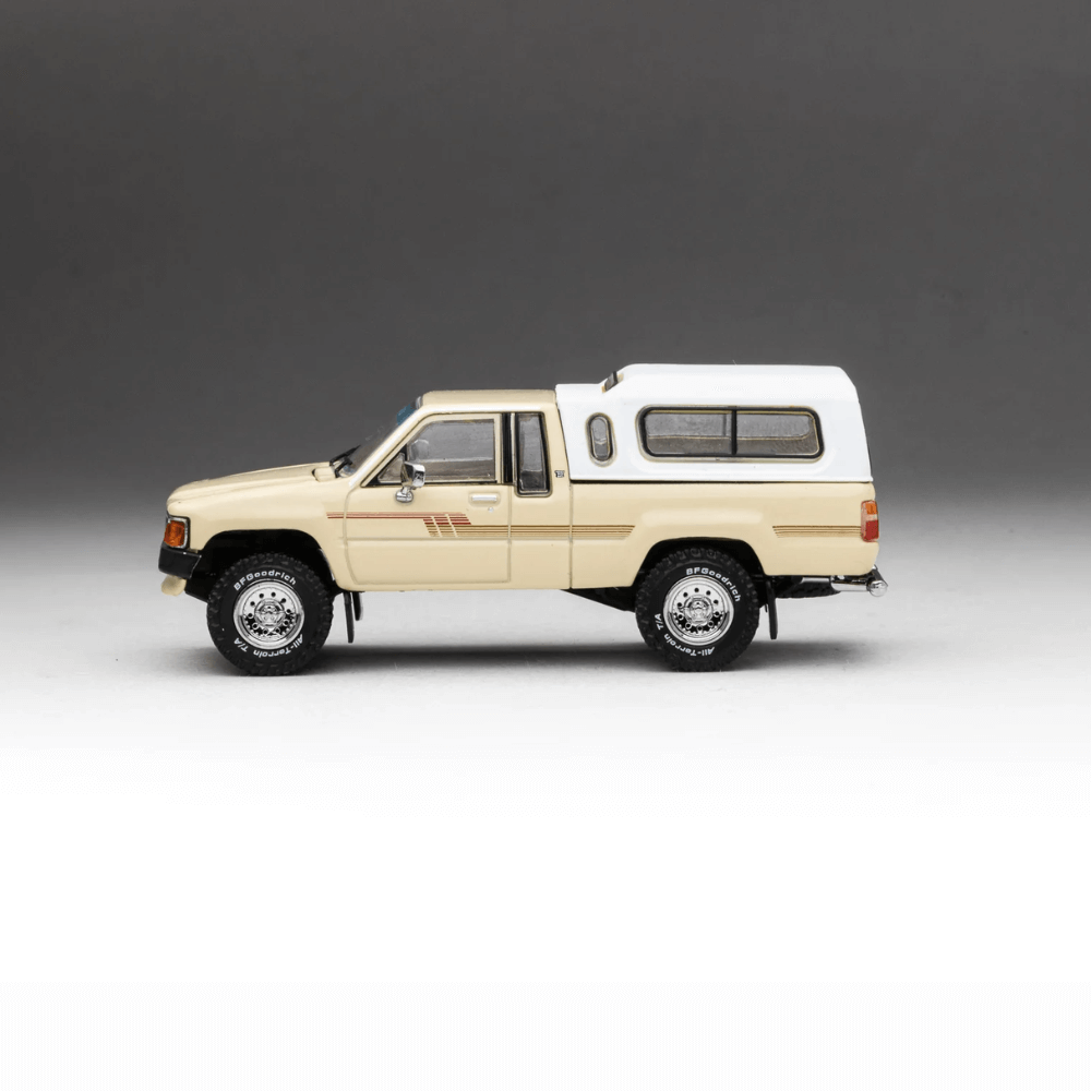 Toyota 1985 Hilux SR5 Xtracab Exclusive 1/64 Beige with Accessories