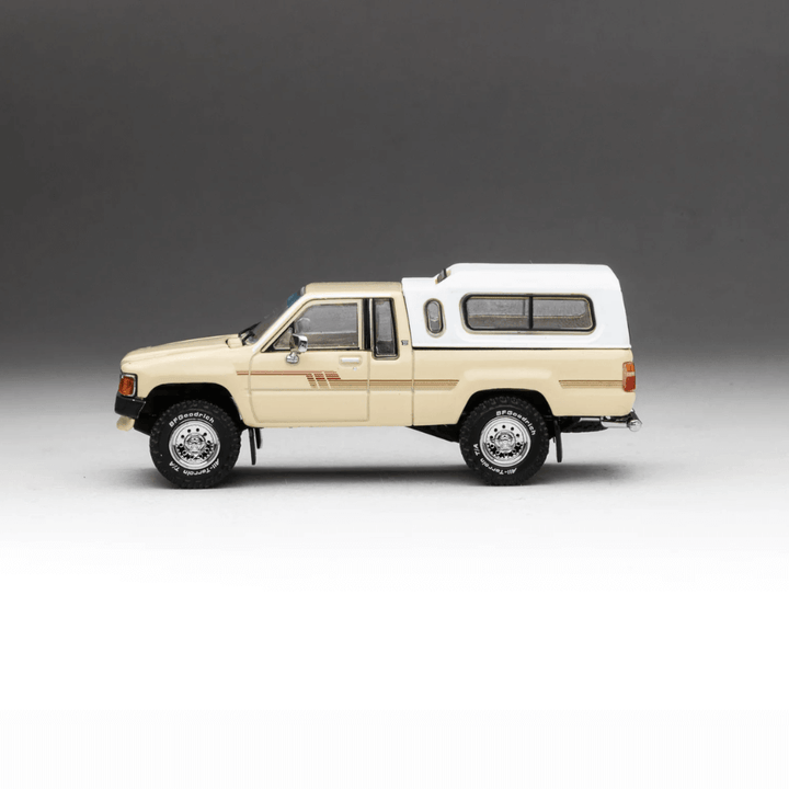 Toyota 1985 Hilux SR5 Xtracab Exclusive 1/64 Beige with Accessories