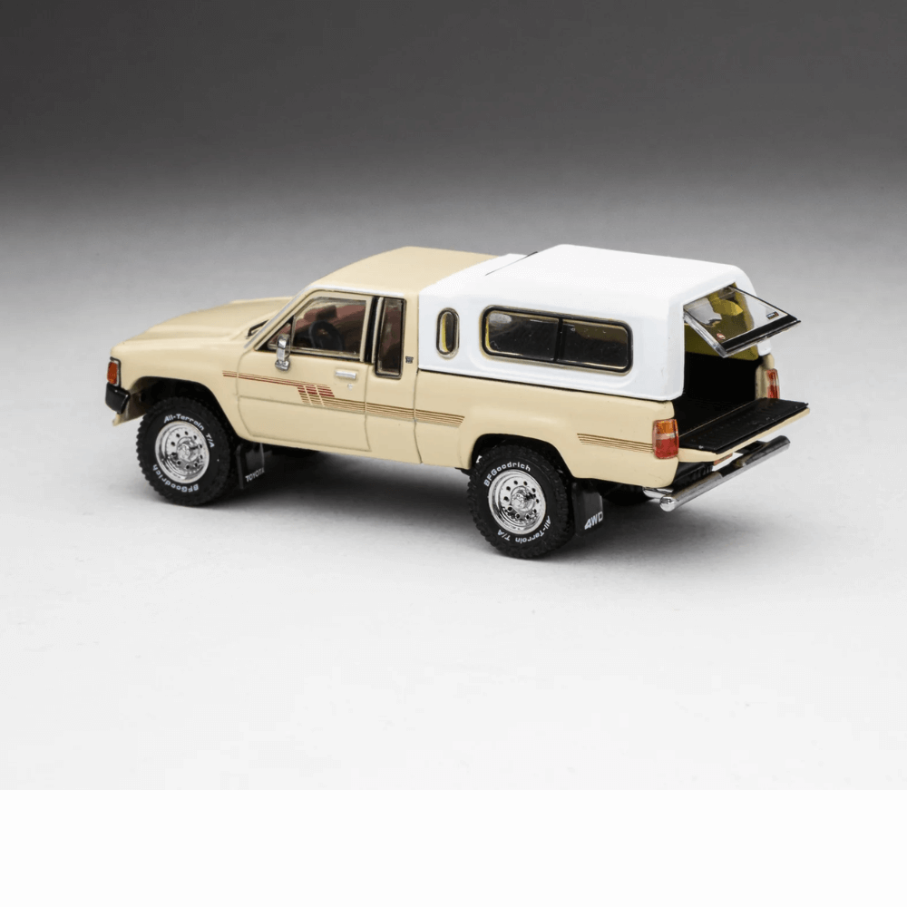 Toyota 1985 Hilux SR5 Xtracab Exclusive 1/64 Beige with Accessories