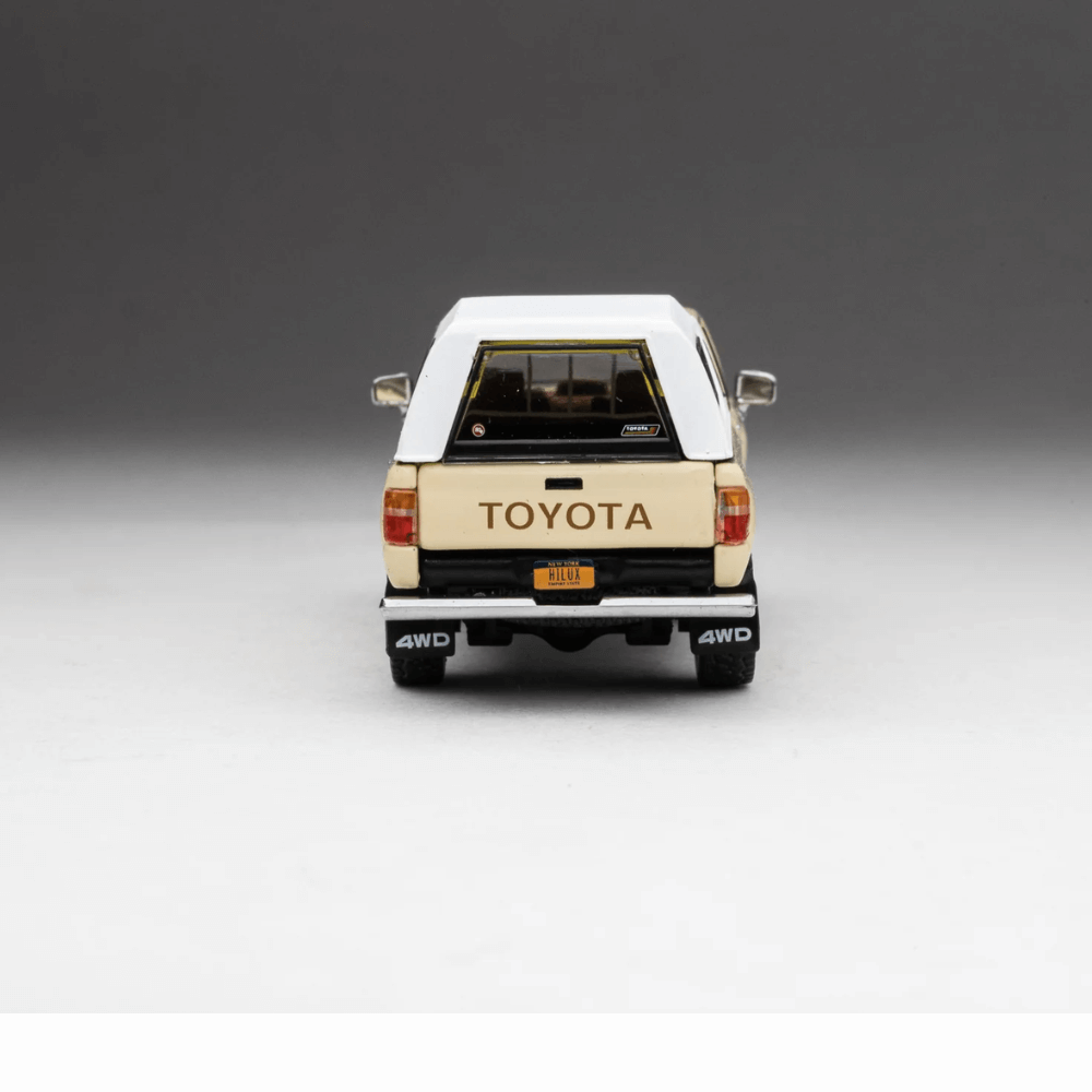 Toyota 1985 Hilux SR5 Xtracab Exclusive 1/64 Beige with Accessories