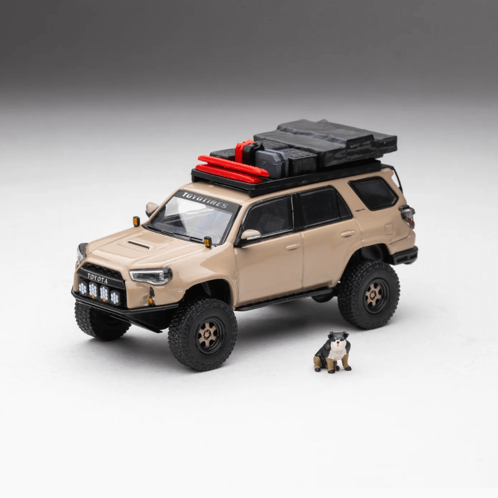 Toyota 4Runner Pre-Runner (Madpews) Exclusive GCD 1/64 with dog and accessories